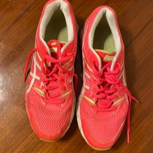 Women’s ASICS GT 1000